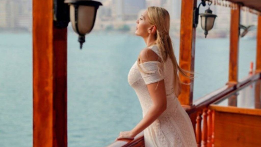 Creek Sightseeing Cruise with Unlimited Freshly Baked Pizza & House Beverage For 1