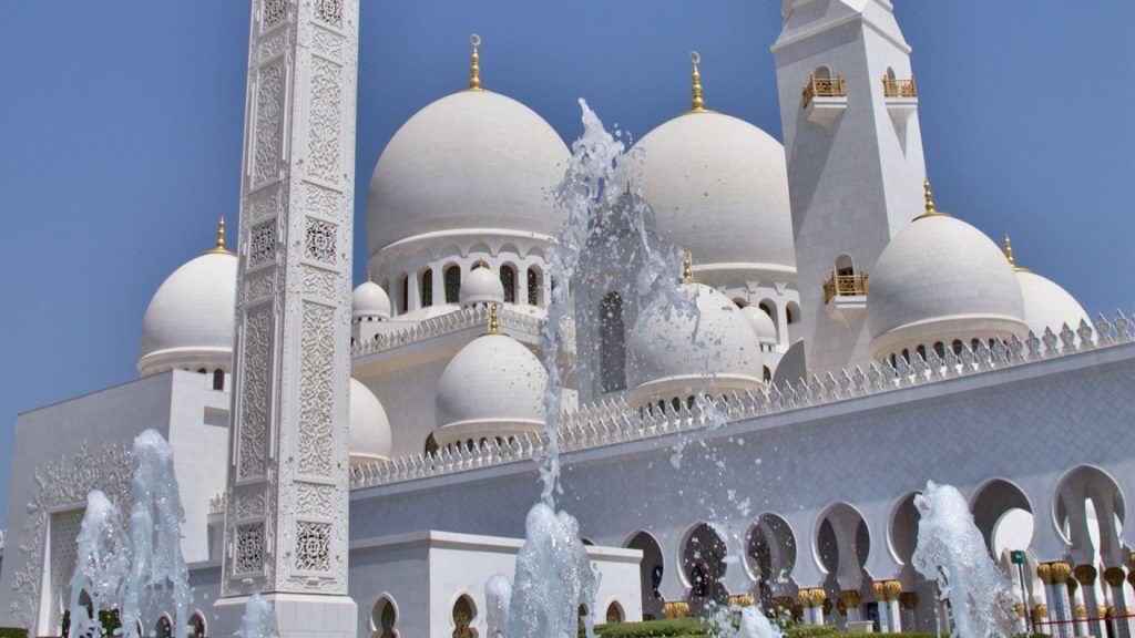 Abu Dhabi Attractions Tour incl Louvre (Shared) - English Language